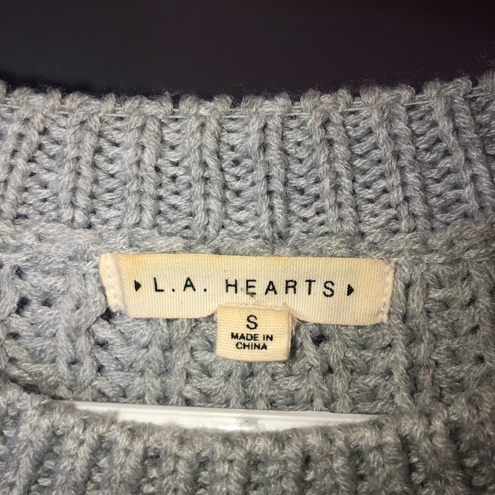 PacSun LA Hearts knit gray sweater size small - very warm -not itchy material
